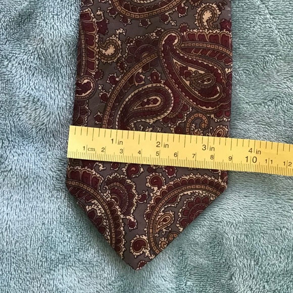 Egon von Furstenberg Paisley Necktie - Picture 5 of 5